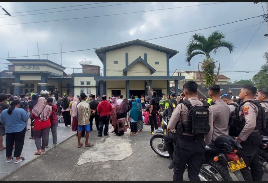 Warga Desa Mlilir Geruduk Balai Desa, Dugaan Penyelewengan Bansos PKH Berujung Tuntutan Kadus Mundur