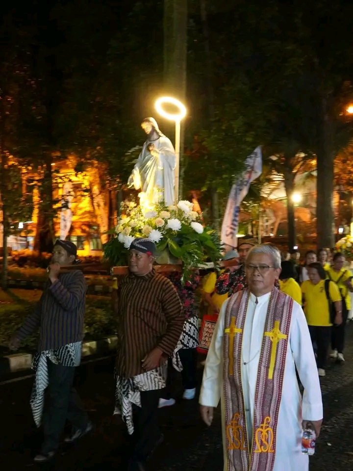 Ribuan Umat Katolik Padati Jalanan, Perarakan Patung Bunda Maria 2026 Warnai Kota Salatiga Penuh Damai